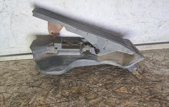 Volkswagen Golf Plus Accelerator throttle pedal 1K1721503M 6PV00889000
