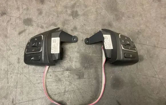 Seat Altea Steering wheel buttons/switches 6JA959538A 6JA959537A