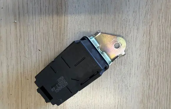 Suzuki Vitara (LY) ESP acceleration yaw rate sensor 3716061M11