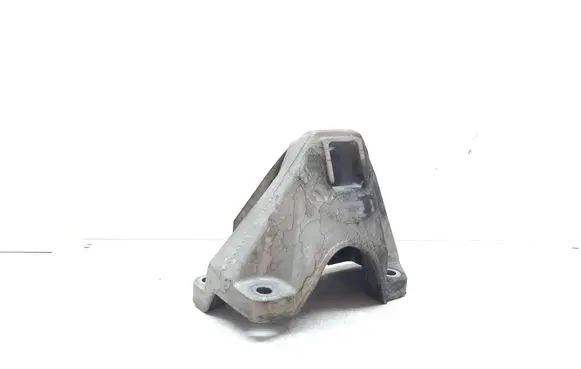 Engine mounting bracket