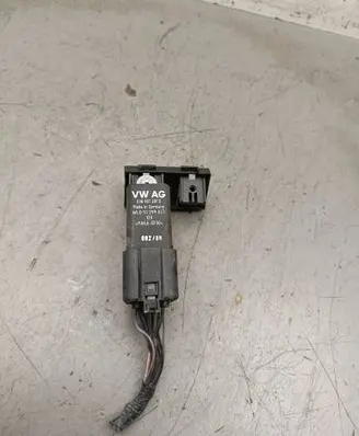 Volkswagen Touran I Glow plug pre-heat relay 038907281D 51299023 038973721B