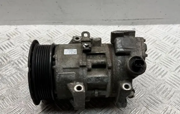 Toyota Verso Air conditioning (A/C) compressor (pump) 8831002400 5SE12C