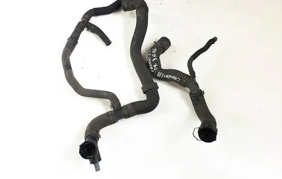 Engine coolant pipe/hose
