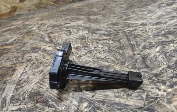 Jaguar XJL Oil level sensor 8W936C624BG