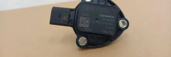 Porsche Cayenne (9Y0 9Y3) Oil level sensor 06M907660A A2C38986800 08652514