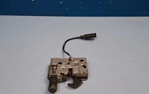 Volkswagen Tiguan Engine bonnet/hood lock/catch 3J0823509A