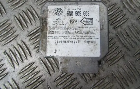 Volkswagen Golf III Airbag control unit/module 6N0909603 5WK4137