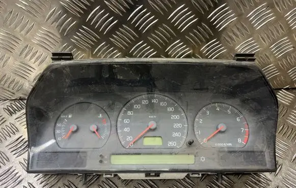 Volvo S70 V70 V70 XC Speedometer (instrument cluster) 9451530