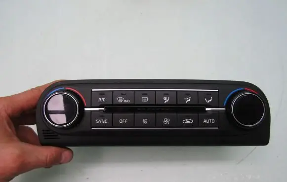 KIA Xceed Climate control unit 97250J7702