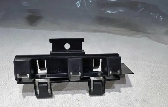 BMW 2 F45 Fender mounting bracket 7327320