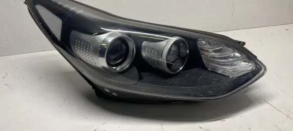 KIA Sportage Headlight/headlamp 92102-F1040