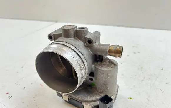 BMW 5 GT F07 Throttle valve 7597871