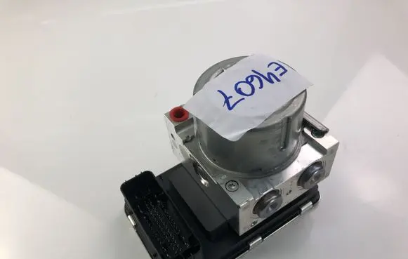 Volvo S90, V90 ABS Pump P31680101
