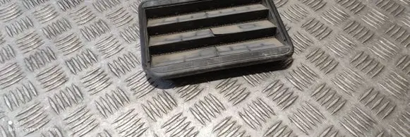 BMW X4 G02 Quarter panel pressure vent 60829010