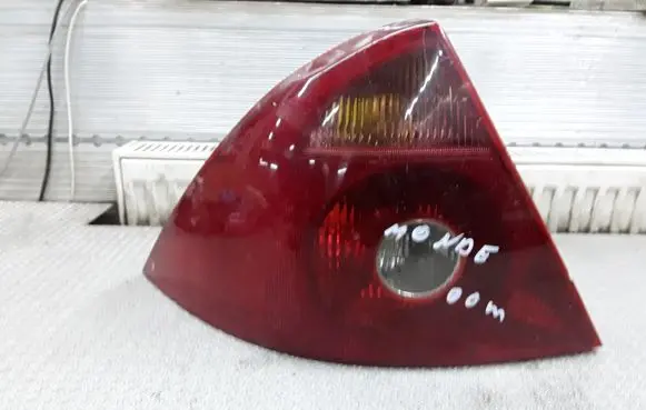 Ford Mondeo Mk III Rear/tail lights 1S7113405A