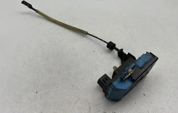 Volvo V70 Front door lock