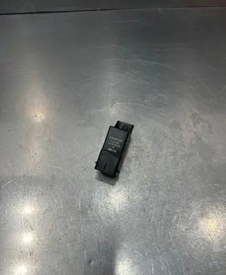 Peugeot 3008 I Glow plug pre-heat relay 51252002 28209