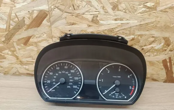 BMW 1 E81 E87 Speedometer (instrument cluster) 9242333 150471885