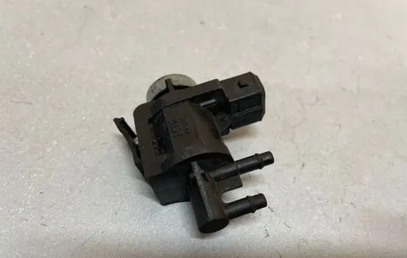 Volkswagen Tiguan Turbo solenoid valve 1K0906283A