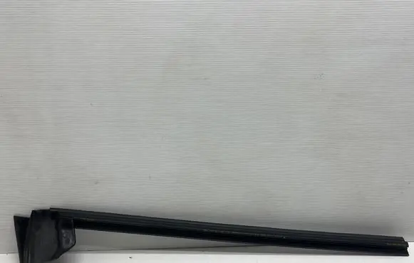 Tesla Model 3 Rubber seal front door window/glass 109049500E