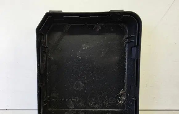 Nissan X-Trail T32 Fuse box cover 