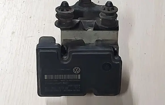 Volkswagen Caddy ABS Pump 1K0907379AF