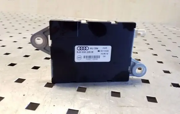 Audi TT TTS Mk2 Aerial antenna amplifier 8J8035225M