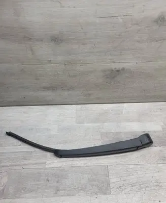 Rear wiper blade arm