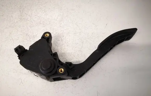 Nissan Juke I F15 Accelerator throttle pedal 180021KM0B