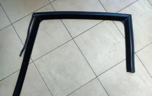 Seat Leon (1P) Rubber seal rear door window/glass 1P0839432 NE5773