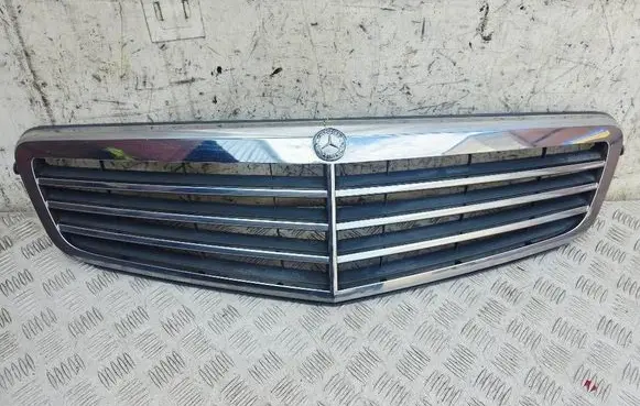 Mercedes-Benz C W204 Front bumper upper radiator grill A2048801283