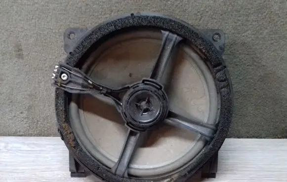 Volvo S60 Parcel shelf speaker 8633574