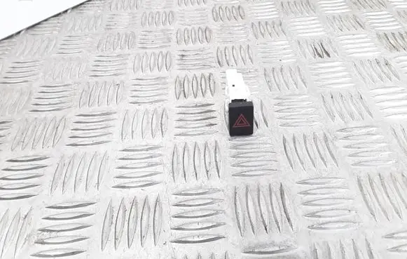 Nissan Qashqai Hazard light switch