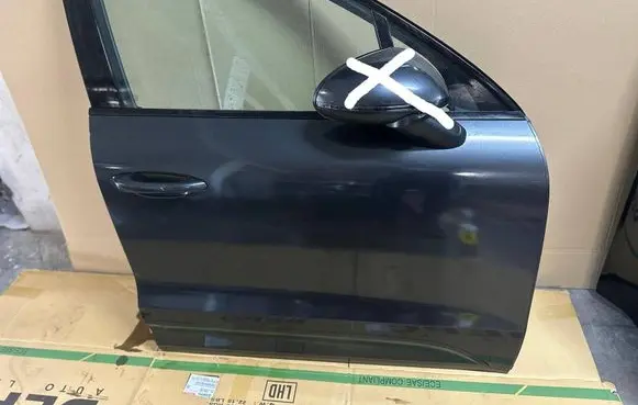 Porsche Macan (95B) Front door SST3912