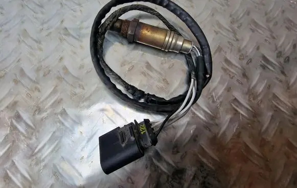 Volkswagen PASSAT B5 Lambda probe sensor 0258986505