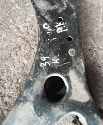 Volvo V40 Front lower control arm/wishbone AV613A262DA