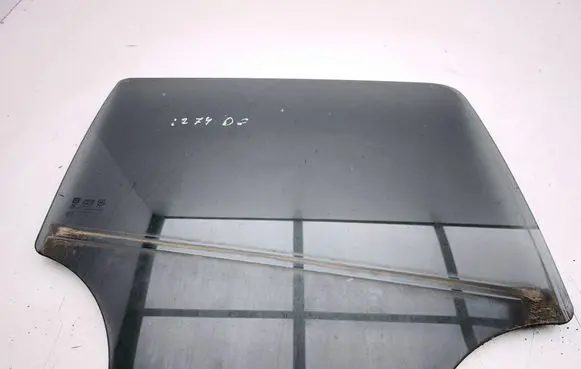 Rear door window glass