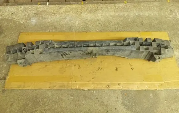 Renault Clio III Rear bumper support beam 8200467197