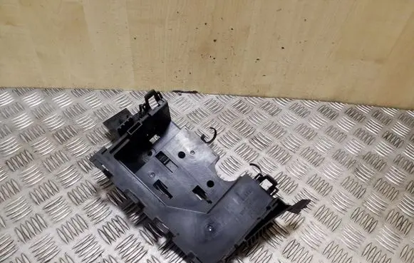 Other engine bay part