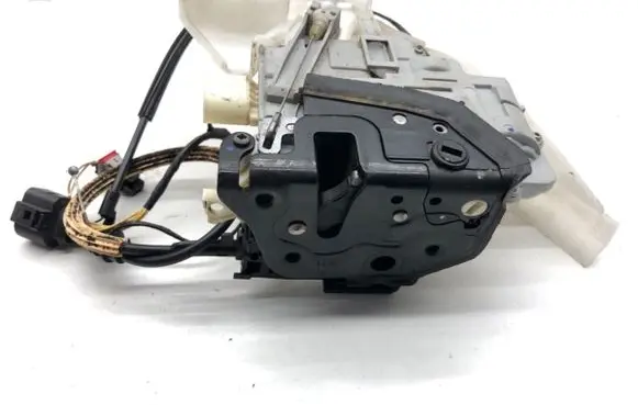 Volkswagen PASSAT B7 Rear door lock 3C4839016A