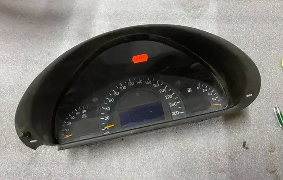 Mercedes-Benz C W203 Speedometer (instrument cluster) A2035401347