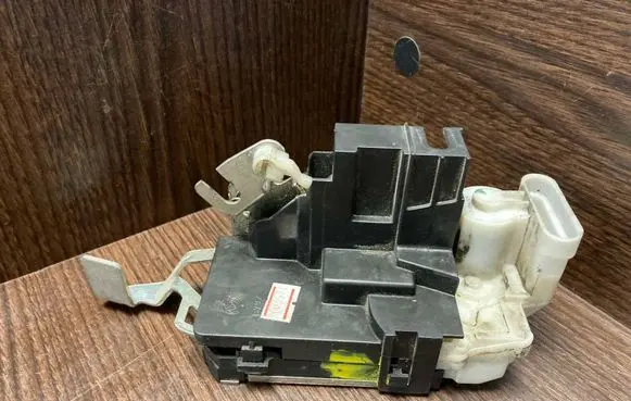 Citroen Jumper Front door lock 9136G3 B792