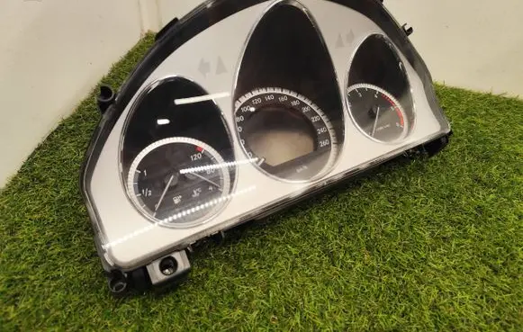 Mercedes-Benz GLK (X204) Speedometer (instrument cluster) A2049005107 A2049012301