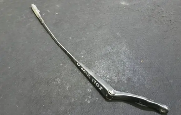 Opel Corsa D Front wiper blade arm 13182327 297