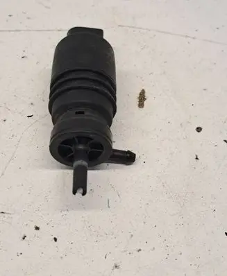 Volkswagen PASSAT B7 Windscreen/windshield washer pump PA66BGF30