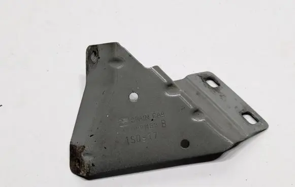 Seat Leon (5F) Fender mounting bracket 5F0821183B