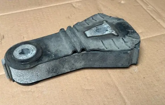 Ford Explorer Engine mount bracket FB536P082AE