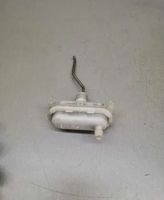 Volkswagen Golf III Central locking vacuum pump 3A9862159A