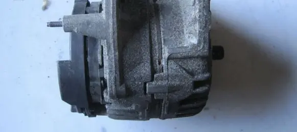 Volkswagen Golf V Generator/alternator 03C903023D