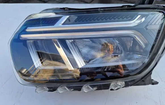 Dacia Duster II Headlight/headlamp 260602287R 386845